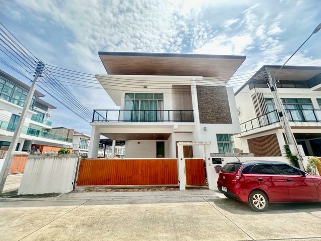 บ้านเช่าพร้อมสระ่ว่ายน้ำส่วนตัว หรูสไตล์luxury หลังริม ใกล้อมตะชลบุรี