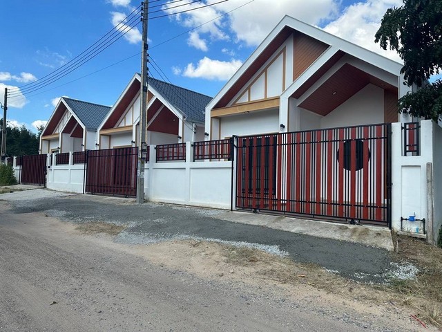 ขายบ้านเดี่ยวชั้นเดียว 33 ตรว 2นอน 2ห้องน้ำ พร้อมเข้าอยู่ ซอยมาบหว้า โรงโป๊ะ ตะเคียนเตี้ย บางละมุง ชลบุรี