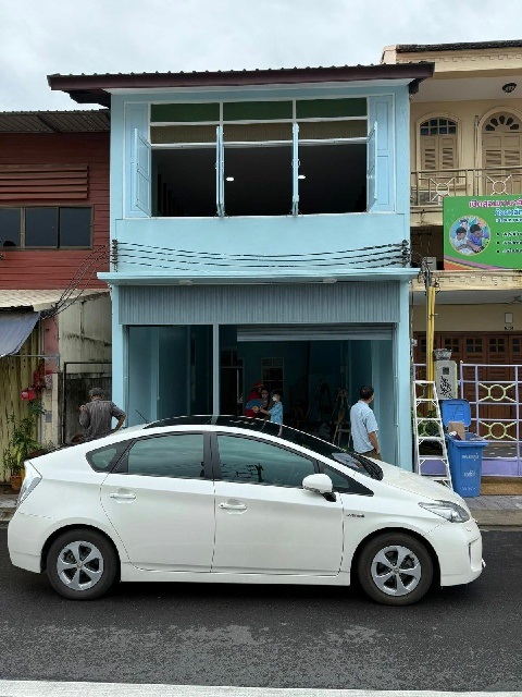 รร.เทศบาลเมืองภูเก็ต 2.2 กม. ให้เช่าอาคารพาณิชย์ 2 ชั้น 28ตร.วา.128 ตร.ม. หลาดจีภูเก็ต 1 กม. รีโนเวทใหม่ 2 นอน 2 น้ำ สภาพดี ภูเก็ต 650 ม. 