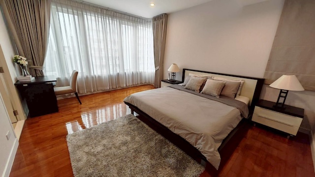 Baan Siri 24 private quiet safe 23rd floor BTS Phrom Phong