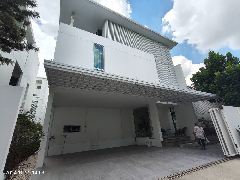 ให้เช่าด่วน! บ้าน บ้านเดี่ยวเอกมัยพร้อมลิฟท์ 250000 บ. 4ห้องนอน 76 ตร.วา 0 ngan 0 Rai ใกล้กับ เอกมัย ทรัพย์ดี ๆ