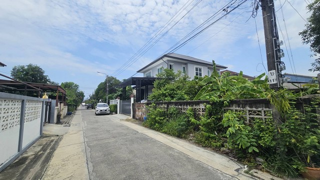 บ้าน - 2700000 บาท. 2 ห้องนอน ขนาด = 60 ตร.วา ใกล้ เมกะบางนา ออกแบบสวยงาม -