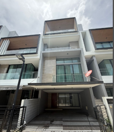  ขาย ทาวน์โฮม 3.5 ชั้น เนอวานาดีฟายน์ พระราม 9 4ห้องนอน 5 ห้องน้ำ