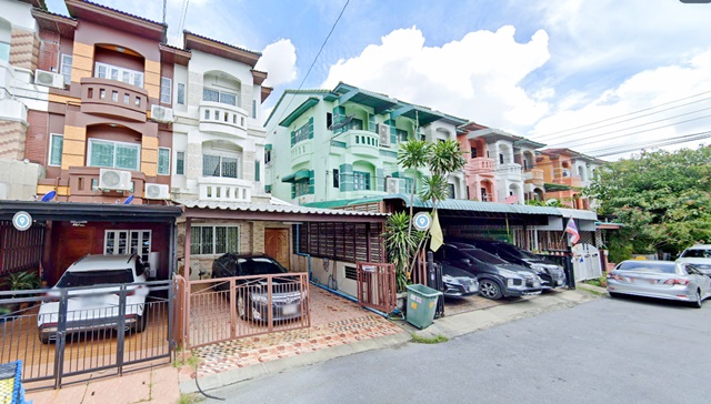 นวลจันทร์ 25-33 บิ้วท์อินภายใน รร.วัดนวลจันทร์ 399ม MRTวัชรพล 1.6กม ทาวน์เฮ้าส์ 3 ชั้น 4นอน 4แอร์ 3น้ำ  21ตร.วา.252 ตร.ม.