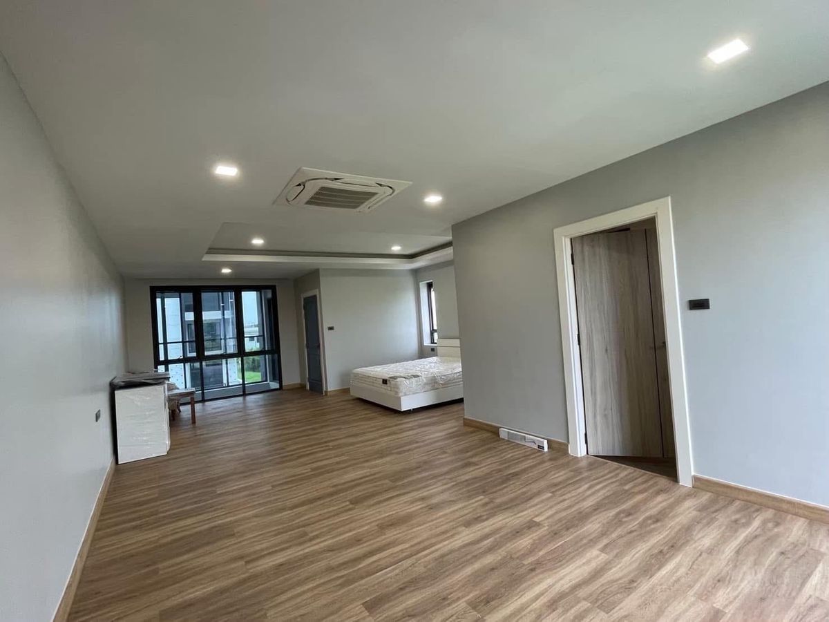 Townhouse โฮมออฟฟิสใหม่รามอินทรา62 ใหญ่ขนาด 0 RAI 0 NGAN 48 ตร.วา 70000 BAHT.   หรูอยู่สบาย หัวมุม ใกล้รถไฟฟ้ารพ.อินทรารัตน์ – 400 ม.  • เดอะพรอมานาด – 700 ม.  • วงแหวนรามอินทรา – 800 ม.  • รพ.สินแพทย์ – 900 ม.  • สถานีรถไฟฟ้าสายสีชมพู – 900 ม.