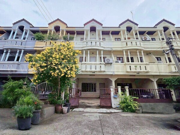 ทาวน์โฮม 3 ชั้น สำเร็จพัฒนา - ซอยวัดศรีประวัติ บางกรวย 