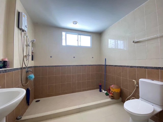 ขายบ้าน ใกล้ห้างพาราไดซ์ รถไฟฟ้าสถานีสวนหลวง ร9 บ้านกลางเมือง ศรีนครินทร์46/1 3ชั้น 2ที่จอด ถูก